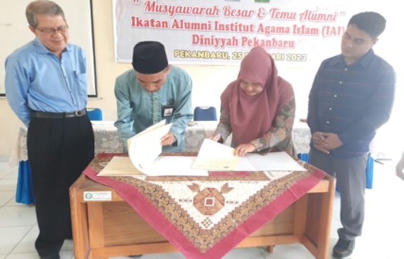 FAKULTAS EKONOMI DAN BISNIS (FEBI) IAI DINIYYAH PEKANBARU MOU DENGAN BMT ISLAM ABDURRAB